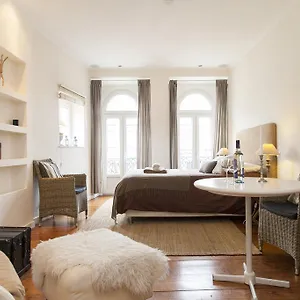 Chic 1-bed Flat With Balcony, View And Workspace, 5mins To Santa Justa Lift Apartment